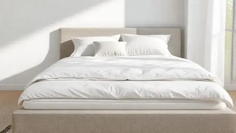 Render 3D conceitual de uma cama perfeitamente arrumada, mostrando as várias camadas de roupa de cama, de lençóis a edredons.